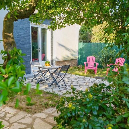 Studio Au Calme Tout Confort Proche Des Plages - Jardin Wifi Parking Fréjus エクステリア 写真