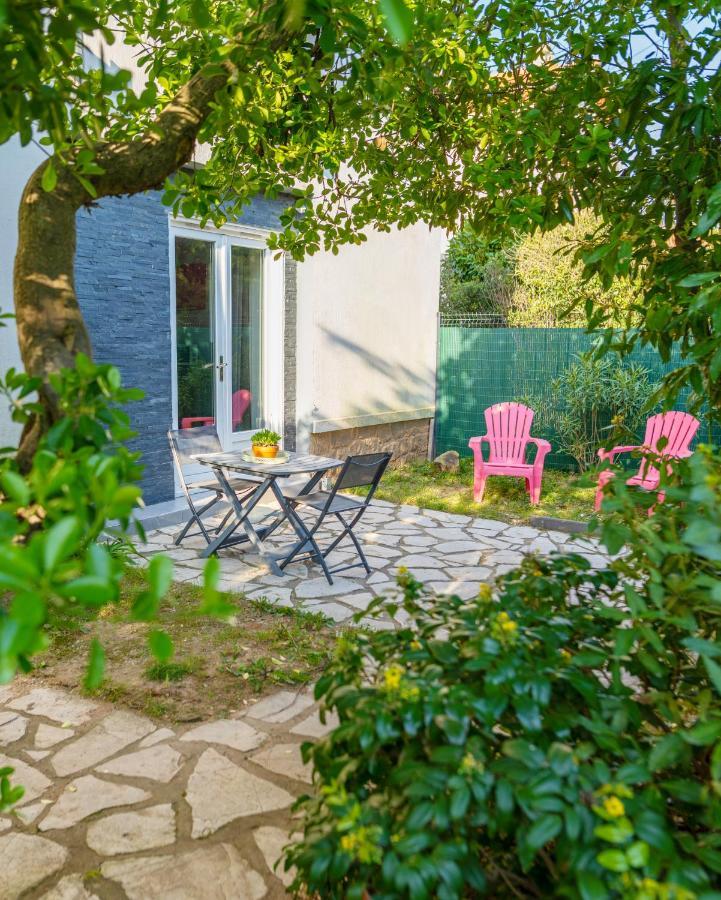 Studio Au Calme Tout Confort Proche Des Plages - Jardin Wifi Parking Fréjus エクステリア 写真