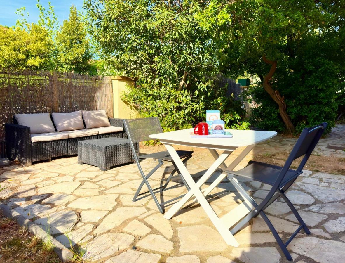 Studio Au Calme Tout Confort Proche Des Plages - Jardin Wifi Parking Fréjus エクステリア 写真